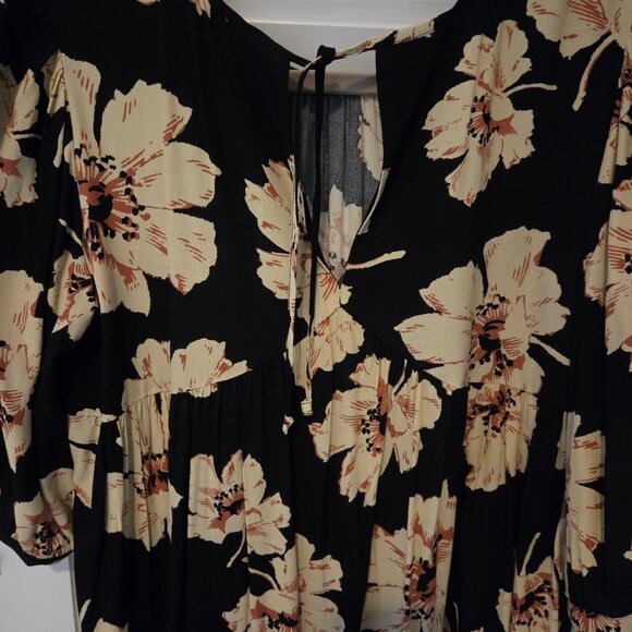 Short BASH dress with empire waist - Picture 2 of 2